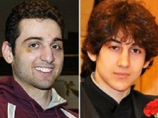 Un funcionario del gobierno dijo a la prensa que Tsarnaev -en declaraciones escritas o con gestos de la cabeza, ha expresado a los investigadores que él y su hermano no estaban en contacto con grupos terroristas.