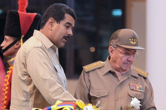 El fallecido mandatario Hugo Chávez convirtió a Venezuela en aliada estratégica de Cuba.