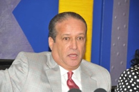 Pared Pérez informó que recibió las propuestas que presentó Ortiz Bosch a la Cámara de Diputado de manos de Radhamés Camacho, miembro de la comisión bicameral que estudia la Ley de Partidos políticos.