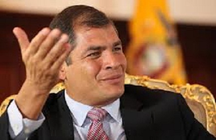 "Vamos a predicar con el ejemplo", dijo el mandatario izquierdista y recordó que "Ecuador tiene los mejores salarios de la región andina", lo que atrae a la mano de obra de países vecinos como Colombia y Perú.
