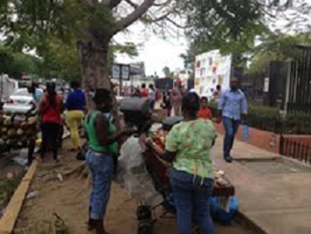 Algunas de las Haitianas que te dan la Bienvenida a la Feria Internacional del Libro, 2013.