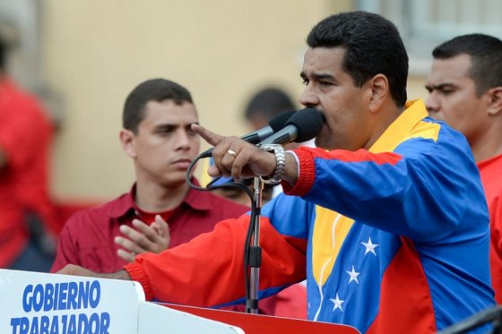 "Ahora se fueron por el mundo, a girar por el mundo, a mentir; bueno, caballeros, ¡cuidado! que aquí hay leyes, aquí hay el delito de traición a la patria y el que se vaya a promover una intervención extranjera en el mundo contra Venezuela y a mentir tendrá que verse con las leyes venezolanos", afirmó Maduro.