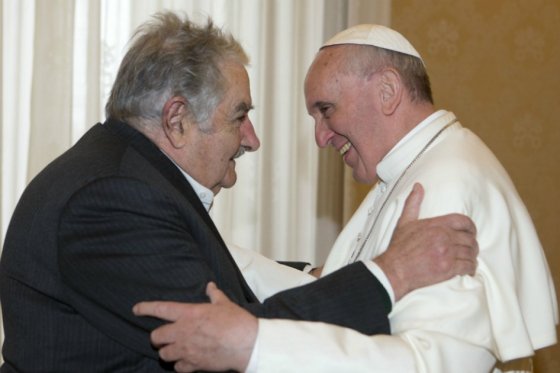La audiencia comenzó como estaba previsto y 38 minutos más tarde entró el secretario del papa, Alfred Xuareb, pero Francisco y Mujica continuaron con su conversación.