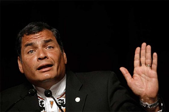 El presidente ecuatoriano criticó que 53 medios de comunicación colombianos hayan cuestionado la nueva ley de comunicación con la que se busca regular los “abusos” de la prensa en Ecuador.