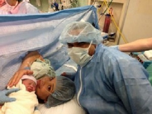 El Torito con su esposa e hija recién nacida.