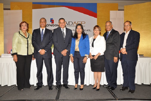 La Ministra reconoció la iniciativa de la Confederación Patronal Dominicana (COPARDOM) y la Asociación Dominicana de Administradora de Fondos de Pensiones (ADAFP), por la realización del taller “Seguro de Vejez, Discapacidad y Sobrevivencia al Régimen Contributivo.