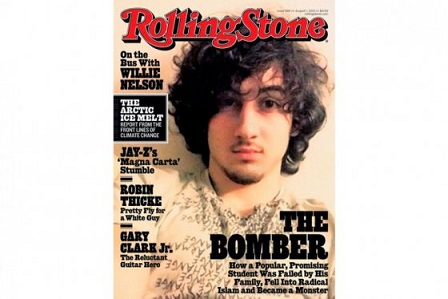 Dzhokhar Tsarnaev tiene mirada melancólica, el cabello marrón cayéndole sobre los ojos y la boca rodeada por una barba leve.