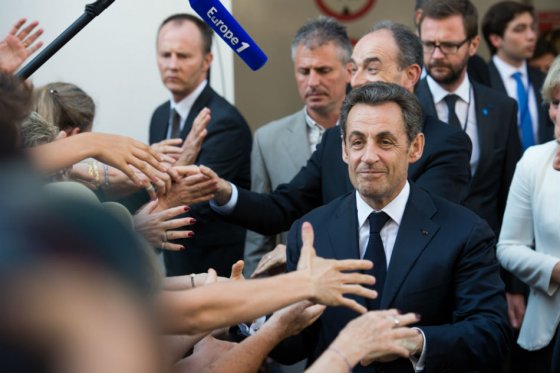 El expresidente francés tras perder en las urnas anunció su retirada.