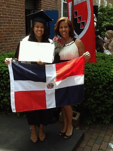 Pamela Rosario junto a su madre la periodista Julie Pérez Terrero.