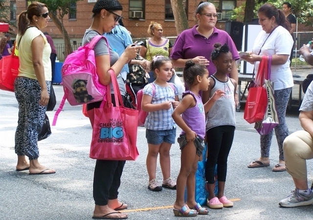 Padres expresaron preocupación por sus hijos, luego del presunto abuso de una niña por parte de un instructor en un campamento de verano de Staten Island