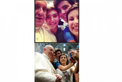 Rompió el protocolo de la iglesia, al aparecer en una foto 'selfie' con un grupo de adolescentes en una visita al Vaticano.