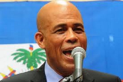 La coalición opositora argumenta su petición de renuncia de Martelly por su supuesta vinculación en actos deshonestos de su esposa Sophia de Martelly y su hijo Olivier.