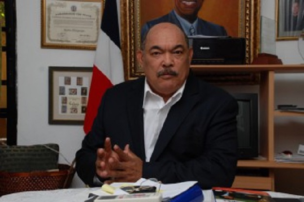 Por otro lado, el dirigente político manifestó que no está de acuerdo con aquellos que enaltecen a los gobiernos que no pertenecen al Partido Revolucionario Dominicano (PRD).