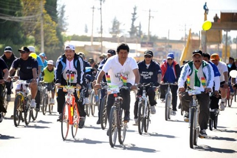 Morales lideró una caravana de ciclistas que partió desde el municipio de Sacaba, atravesó la ciudad de Cochabamba.