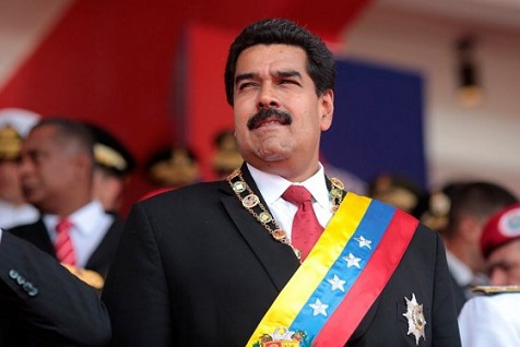 "En estos días nos pusimos a ver el 'Hombre Araña 3'. Eso es candela, desde que empieza hasta que termina es muertos y más muertos. Y es una de las series que más le gusta a los niños chiquitos (...) porque atrae, son comics que atraen (...) Tan es así que nos pusimos a verla y la terminamos de ver como a las cuatro de la mañana", relató Maduro.