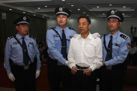 El ex miembro del Politburó chino verá también confiscadas sus propiedades personales, que según la corte ascienden a un valor de 20,5 millones de yuanes (3,3 millones de dólares). 