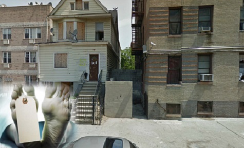  Tres cadáveres fueron encontrados ayer lunes en esta casa vacía en el 61 de la calle Buchanan Place en El Bronx.