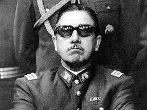 Pinochet "planeaba hacer lo que fuera necesario para permanecer en el poder", apenas un día antes del referéndum del 5 de octubre de 1988, según un documento de la Agencia de Inteligencia Militar, basado en información de un oficial de la Fuerza Aérea chilena.