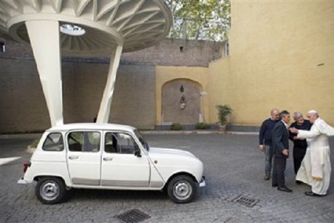 Zocca le dijo que ese automóvil ya había hecho mucho por los pobres y que ahora tenía que ser del papa.