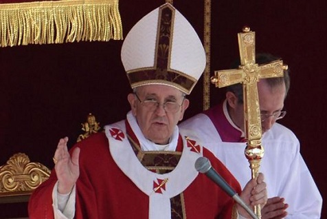 "Dando a la mujer la maternidad -agregó- Dios le ha confiado de una manera muy especial el ser humano".