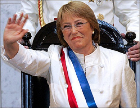 Quien en 2006 se convirtió en la primera mujer en ocupar la presidencia chilena, encabeza todos los sondeos.