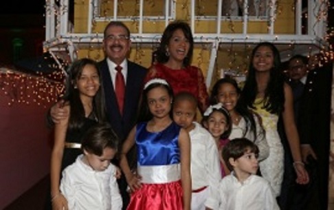 Danilo Medina, su esposa y algunos familiares y allegados.