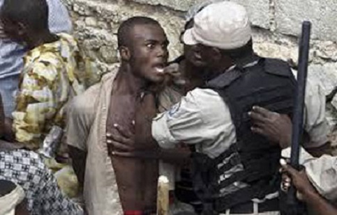 Las protestas contra el mandatario haitiano continuaron ayer en la ciudad de Juana Mendez, Haití, adonde el jefe de Estado acudió a inaugurar un complejo deportivo.