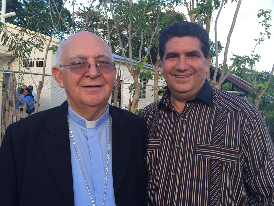 El sacerdote Rafael Columna, coordinador de Comité de Defensa de Loma Miranda, dijo que Monseñor Antonio Camilo González y Fausto Mejía Vallejo, este último nativo de Bonao, caminarán conjuntamente con cientos de jóvenes de escuelas públicas y colegios privados de sectores urbanos y rurales de esta localidad.