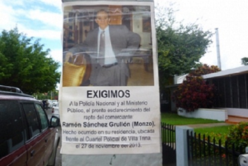Uno de los pósteres de la campaña pública en la que se reclama esclarecer el rapto del reconocido comerciante de Villa Trina Ramón Sánchez Grullón (Monzo), desaparecido el 27 de noviembre del 2013.
