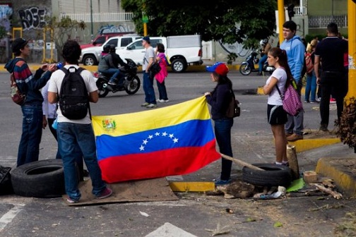 El presidente de Venezuela acusó a Estados Unidos de amenazas y expulsó a los diplomáticos.