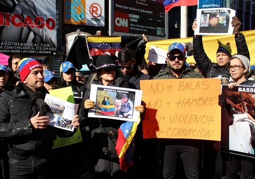 "Pedimos a la comunidad internacional que presione al gobierno de (el presidente, Nicolás) Maduro, para que vuelva la democracia"