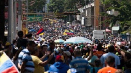 El gobernador del estado Bolívar, el oficialista Francisco Rangel, repudió la violencia y convocó para mañana a una "gran concentración" para pedir respeto a los trabajadores que marcharon hoy convocados por el Gobierno.