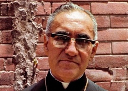 Arzobispo Óscar Arnulfo Romero, asesinado el 24 de marzo de 1980 en plena misa.