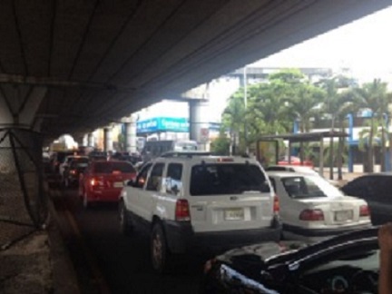 Entaponamiento en la Avenida 27 de Febrero, Santo Domingo, D.N.