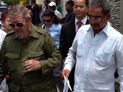Este acto fue presidido por el senador Dr. José Rafael Vargas y le acompañaron los excombatientes y héroes nacionales comandante Delio Gómez Ochoa y Mayovanes Vargas.