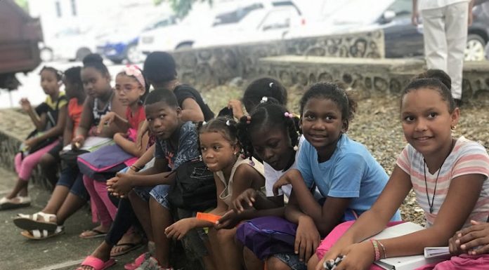 FundoVida Entrega Mochilas y Utiles Escolares a los Niños y Niñas de Maquiteria