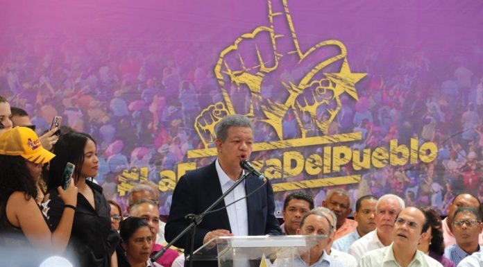 Leonel en Salcedo: Fuerza del pueblo vencerá la arrogancia y la prepotencia del poder