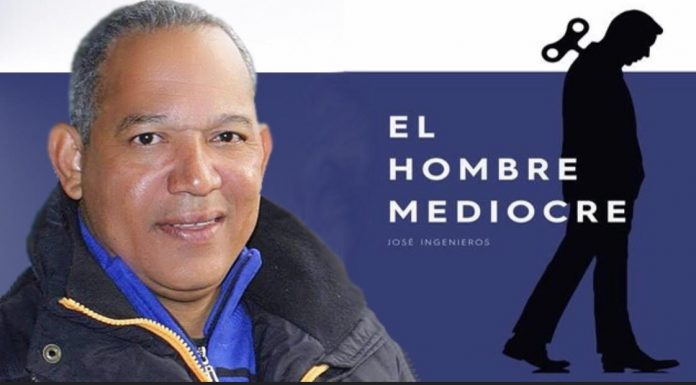 Los grandes hombres solo aceptan el éxito por su mérito, los mediocres se escudan del éxito de otros