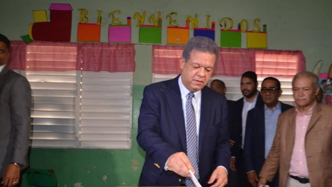 Leonel Fernández asegura victoria «arrolladora» en las primarias de hoy