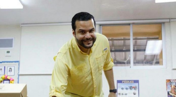 Rafael Paz ejerce derecho al voto; felicita a JCE por organización y rapidez