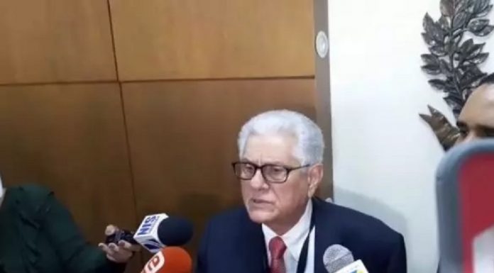 Renuncia «de forma irrevocable» miembro pleno JCE Roberto Saladín
