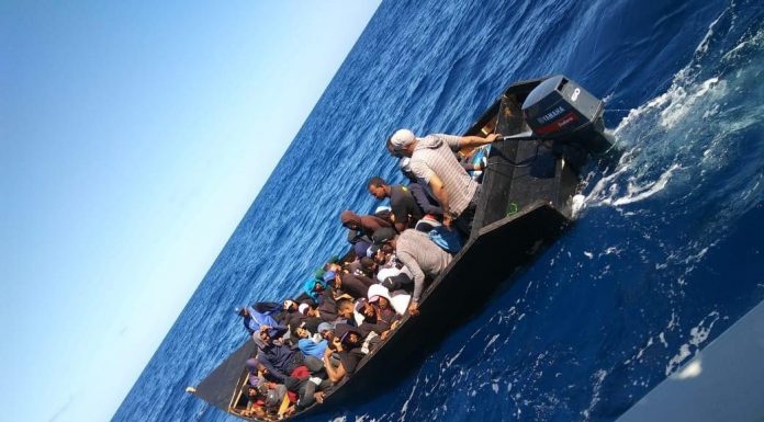 Armada de República Dominicana apresa 52 personas intentaban irse en yola a Puerto Rico