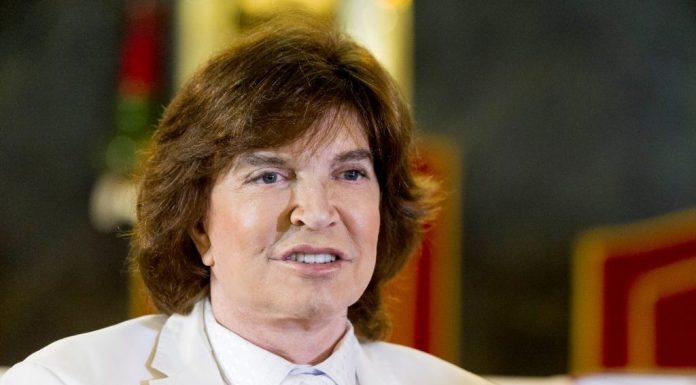 Camilo Sesto fue visto vestido como mujer
