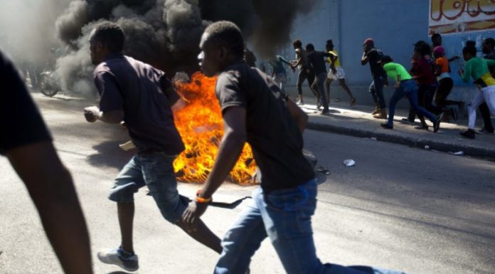 Dicen fuerzas foráneas atizan protestas en Haití para crear crisis en RD