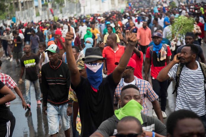 HAITIANOS EN PROTESTAS
