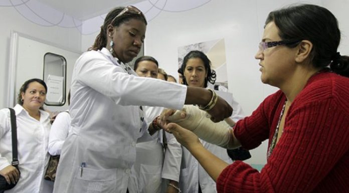 Médicos cubanos en Ecuador regresarán a la Patria
