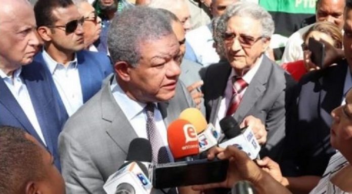 Leonel denuncia Gobierno cancela empleados públicos que le apoyan