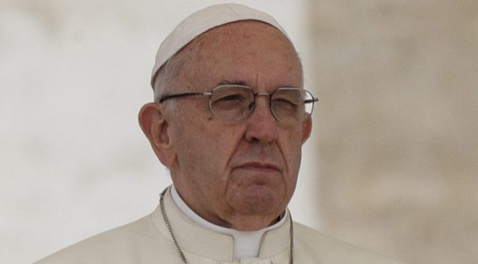 Papa Francisco pide el fin de la violencia en Perú y anima al diálogo