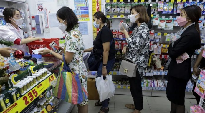 Comerciantes y farmacias de Nueva York en agiotaje alteran precios de mascarillas contra Coronavirus y gobernador advierte habrá decenas de casos
