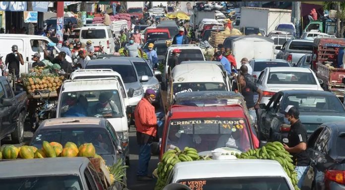 Volvió a reinar el caos y el desorden en reapertura de Mercado Nuevo de la capital dominicana